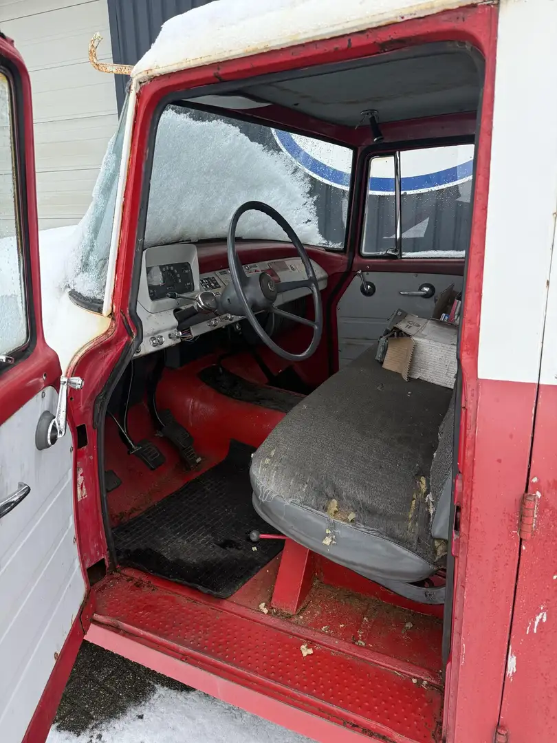 Oldtimer International Harvester C130 Rot - 2
