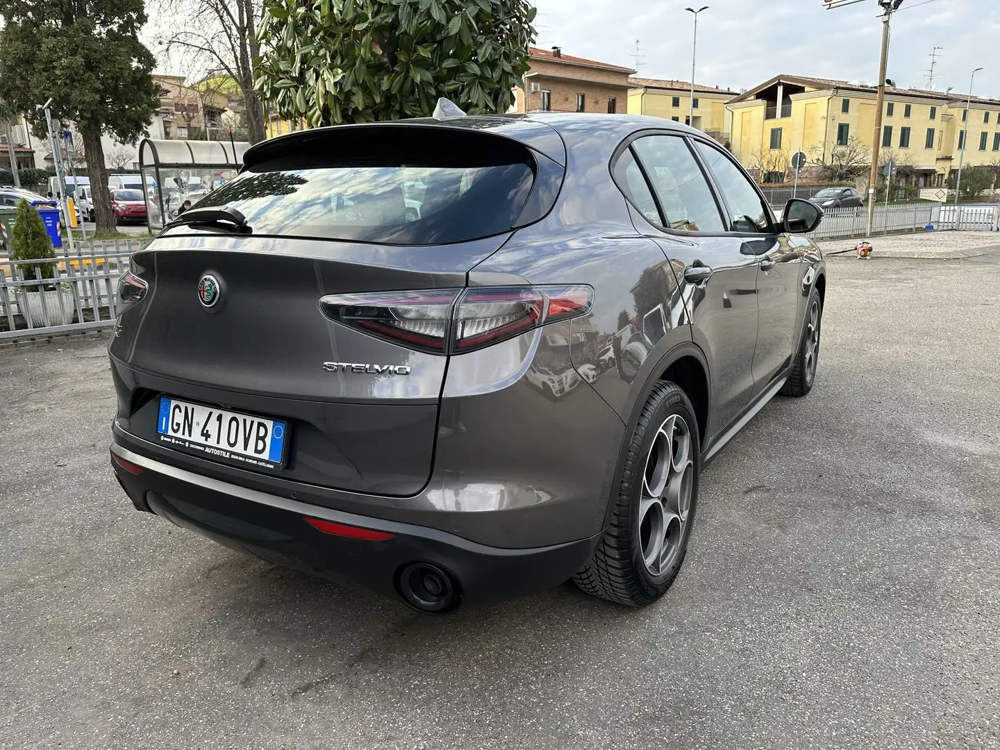 Alfa Romeo Stelvio 2.2 Turbodiesel  Q4 Grau - 2