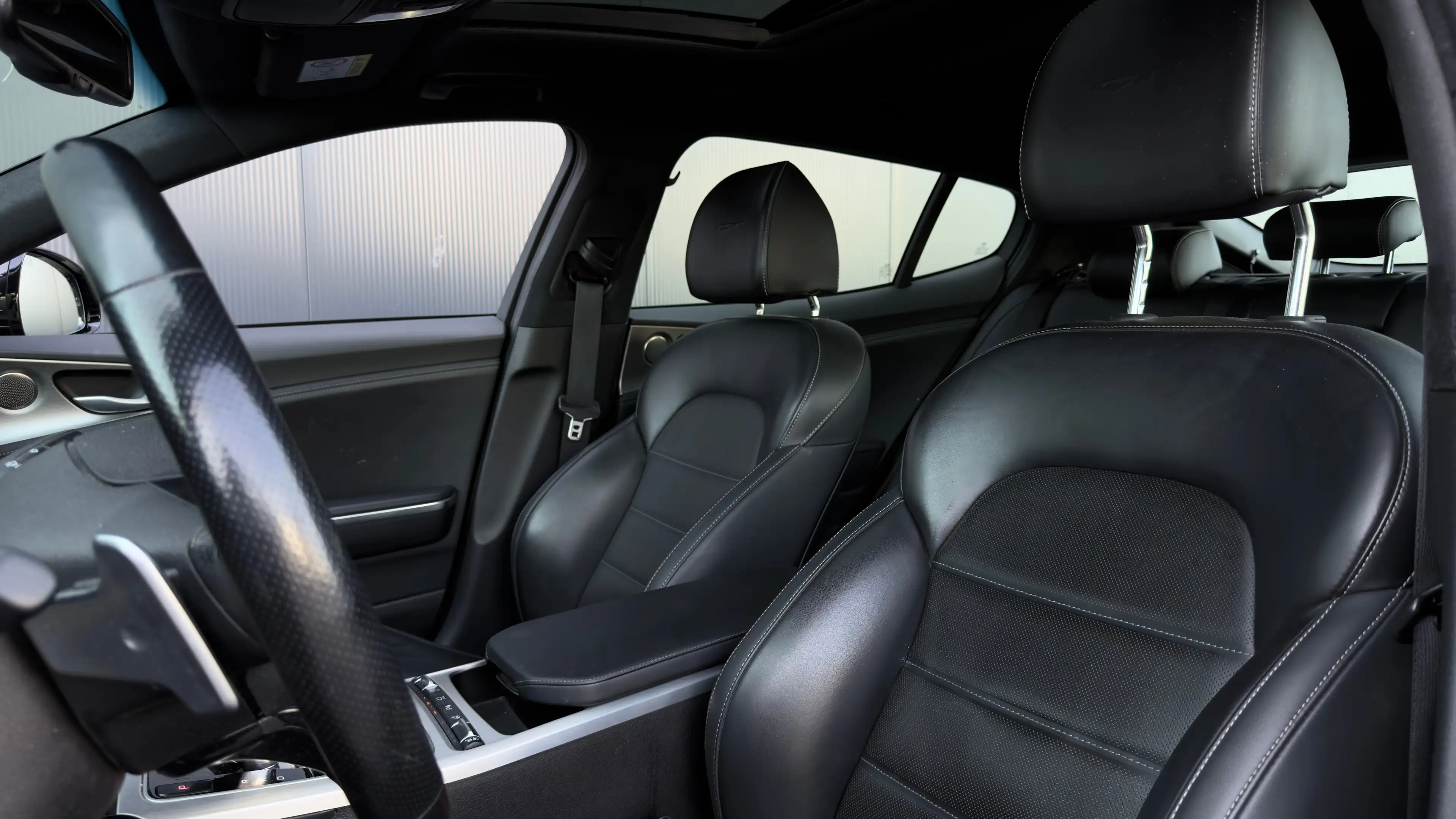 Kia Stinger GT 3.3 V6 370pk T-GDI AWD | 360 Camera | Lederen B — photo 24