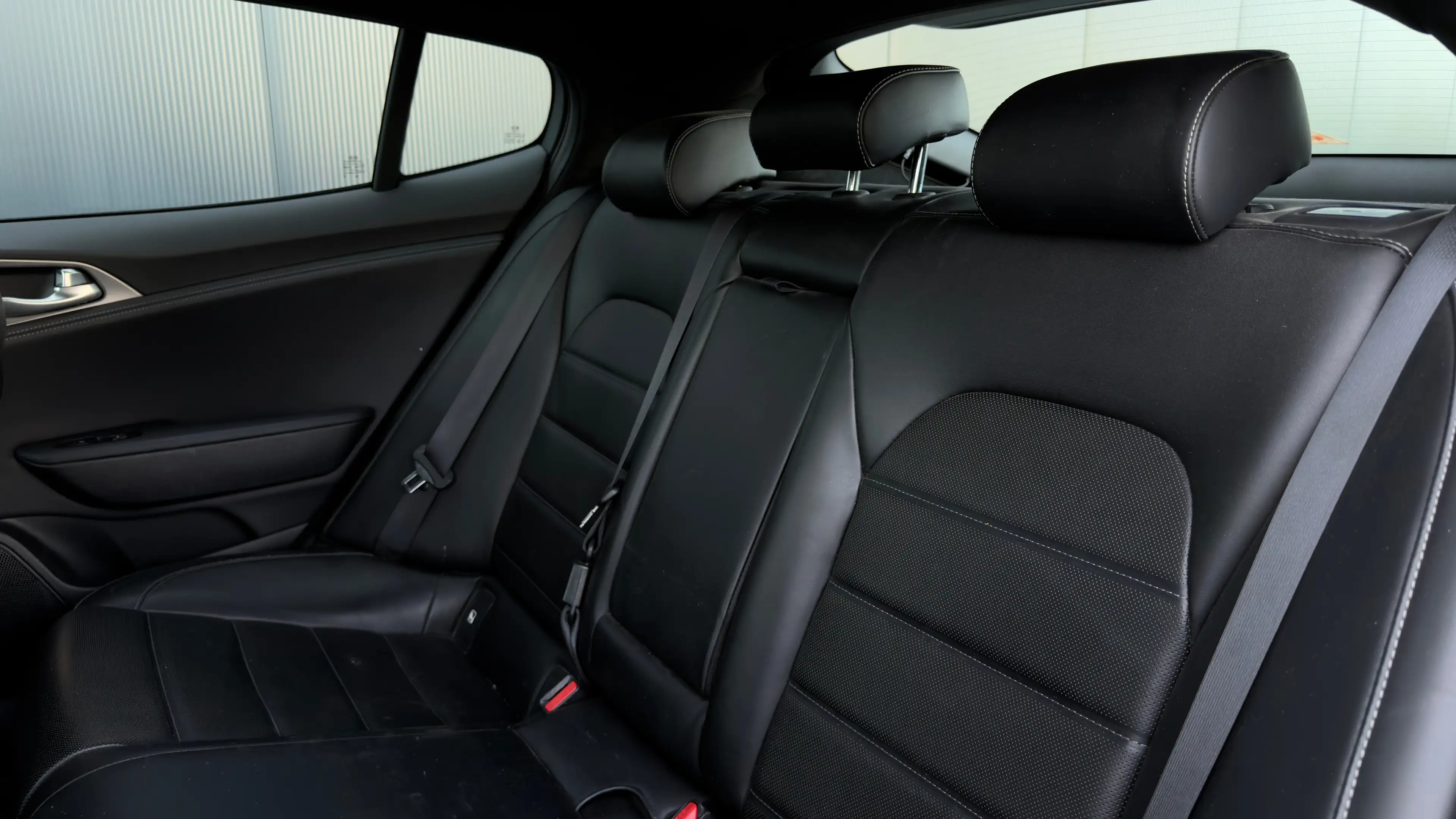 Kia Stinger GT 3.3 V6 370pk T-GDI AWD | 360 Camera | Lederen B — photo 28