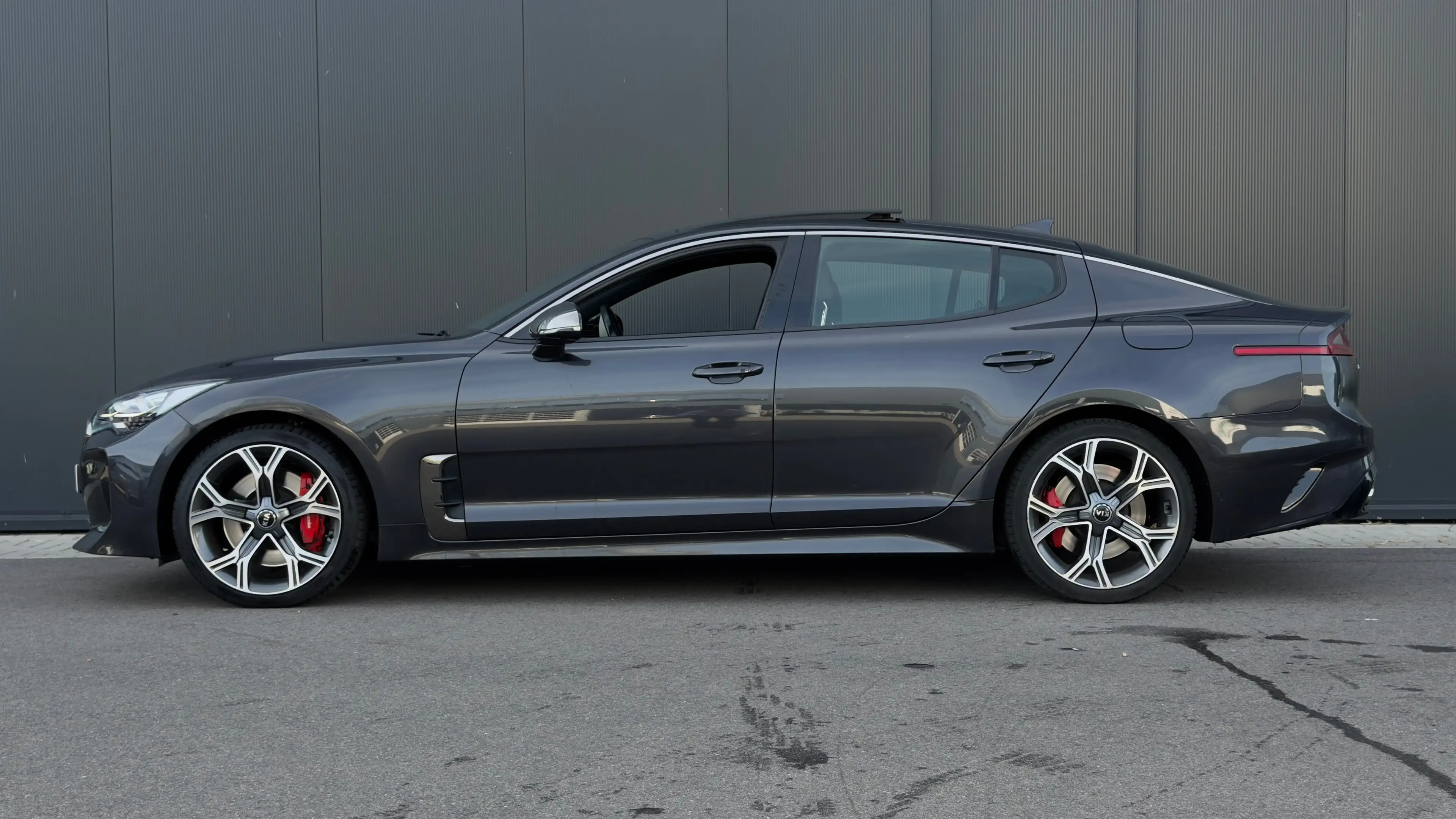 Kia Stinger GT 3.3 V6 370pk T-GDI AWD | 360 Camera | Lederen B — photo 6