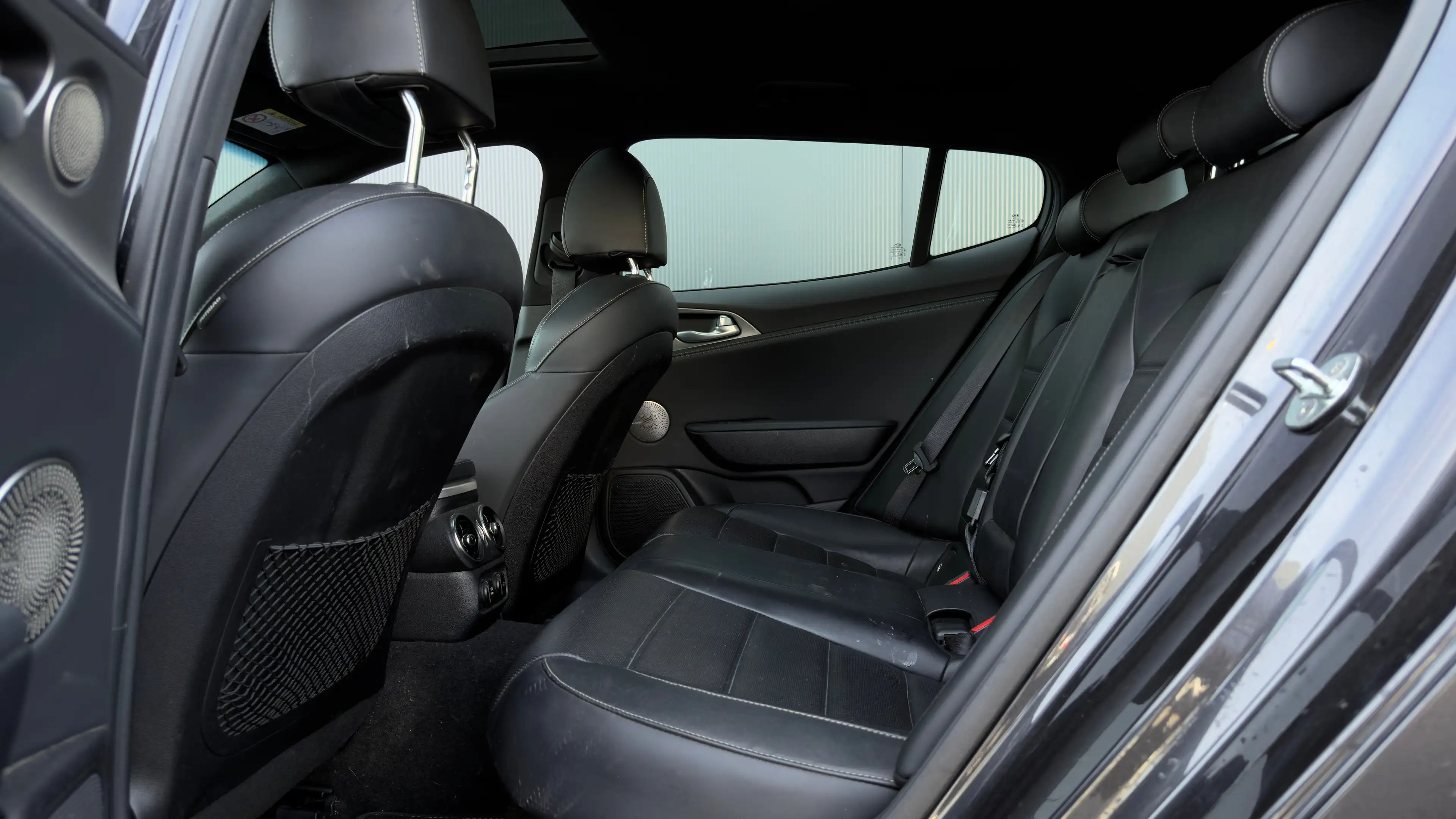 Kia Stinger GT 3.3 V6 370pk T-GDI AWD | 360 Camera | Lederen B — photo 27