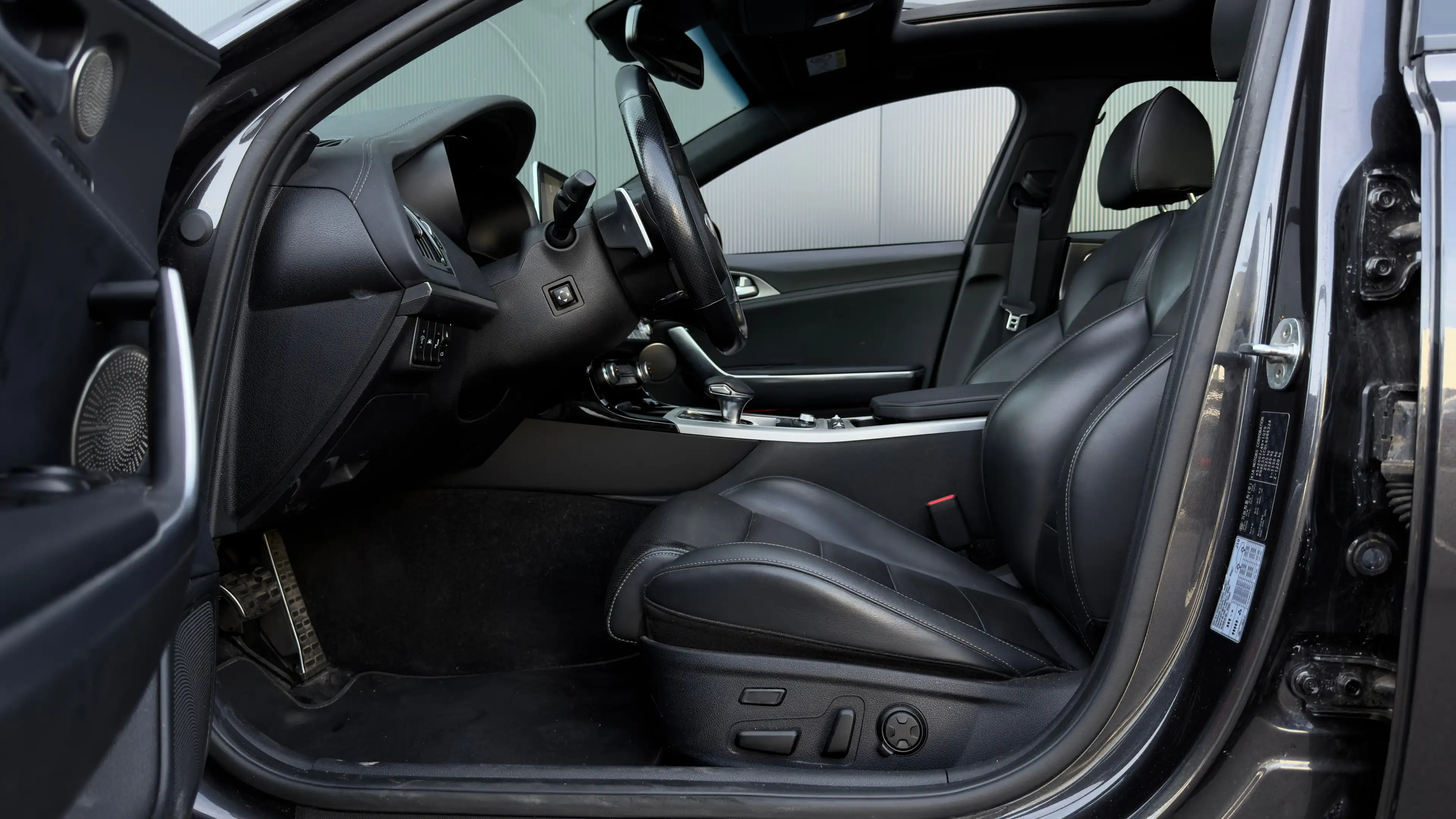 Kia Stinger GT 3.3 V6 370pk T-GDI AWD | 360 Camera | Lederen B — photo 22