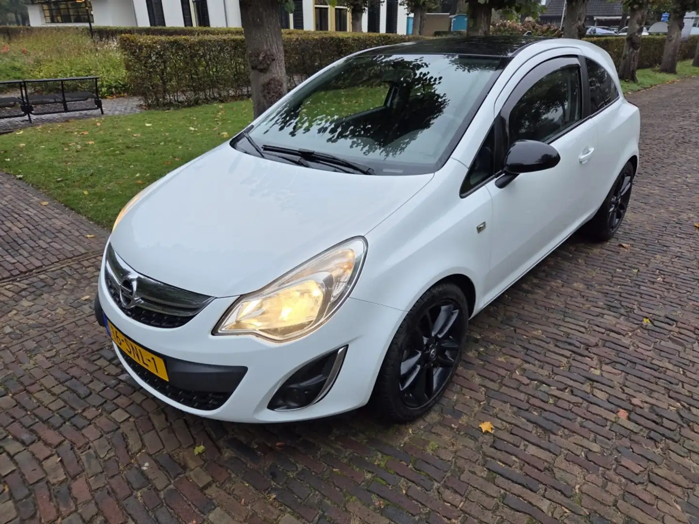 Opel Corsa 1.2 Eco Flex Color Edition LPG Blanc - 1