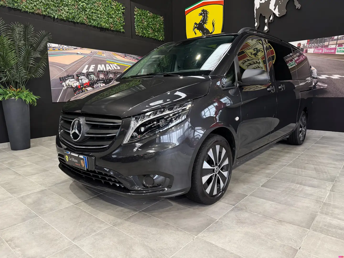 Mercedes-Benz Vito 2.0 119 cdi Tourer 9 posti Long *I.V.A.22%* Nero - 1