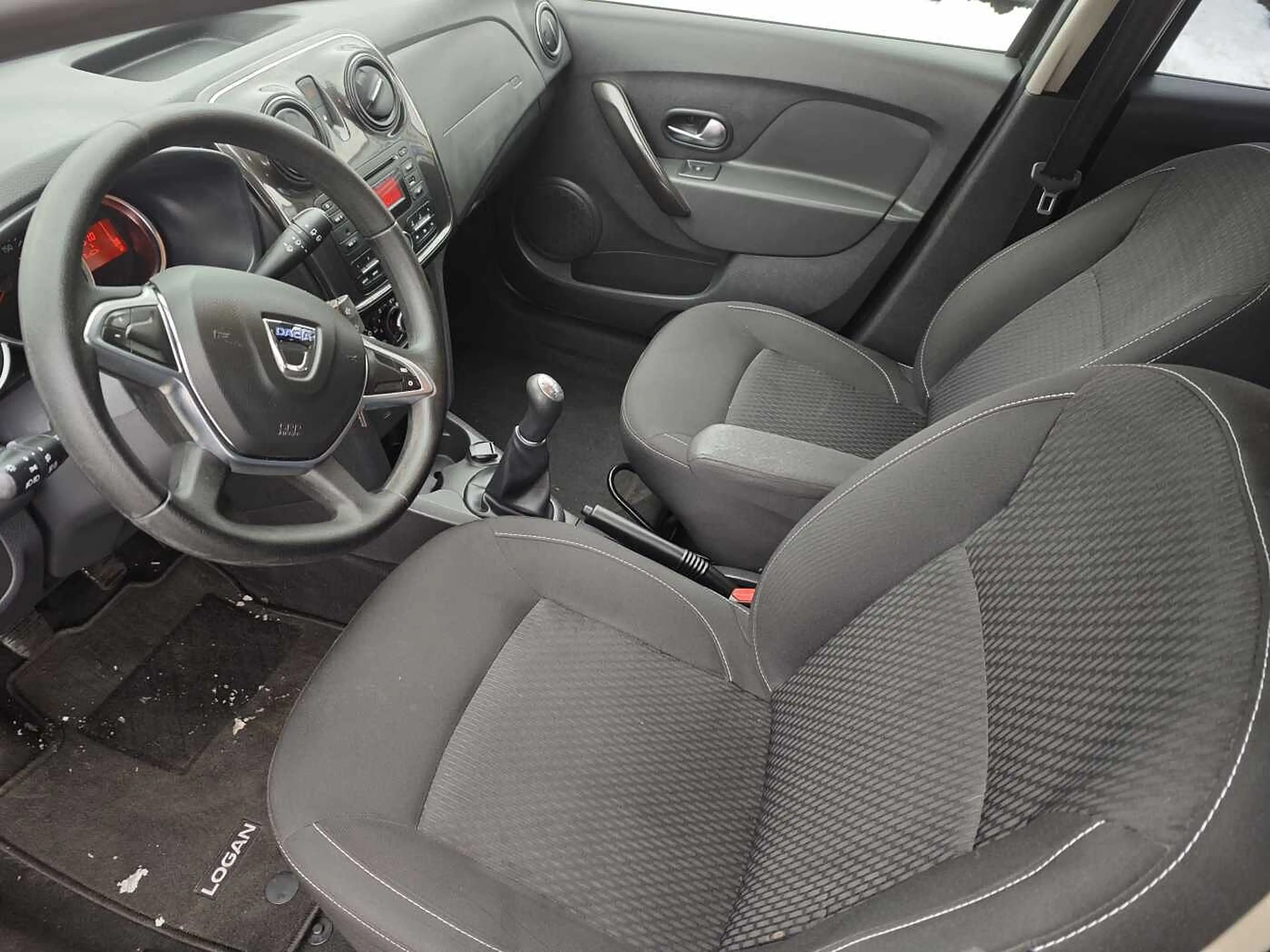 Dacia Logan MCV TCe 75 — photo 10