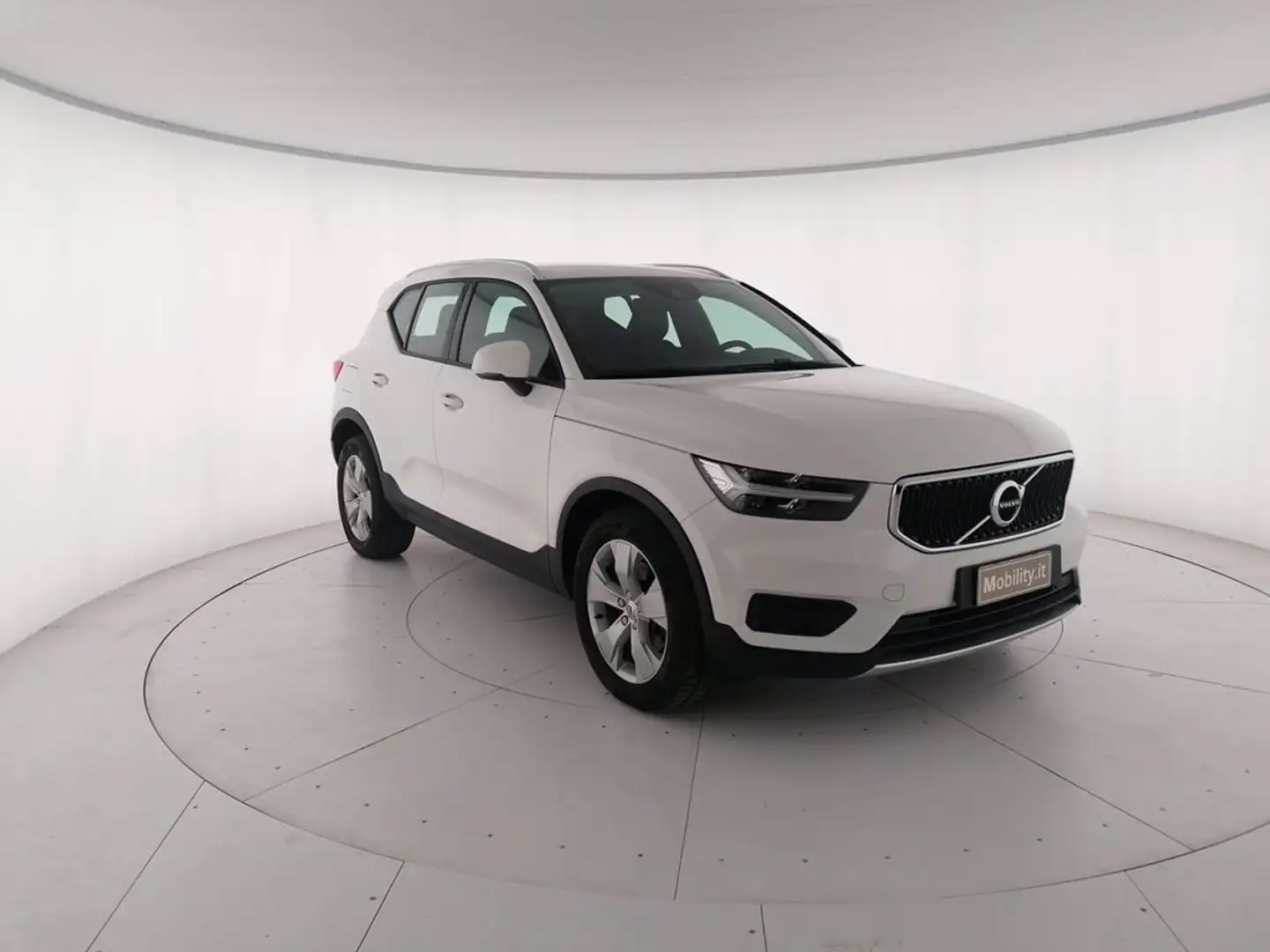 Volvo XC40 D4 AWD Geartronic Momentum Bianco - 2