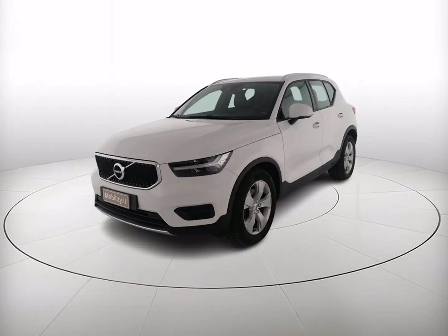 Volvo XC40 D4 AWD Geartronic Momentum Bianco - 1