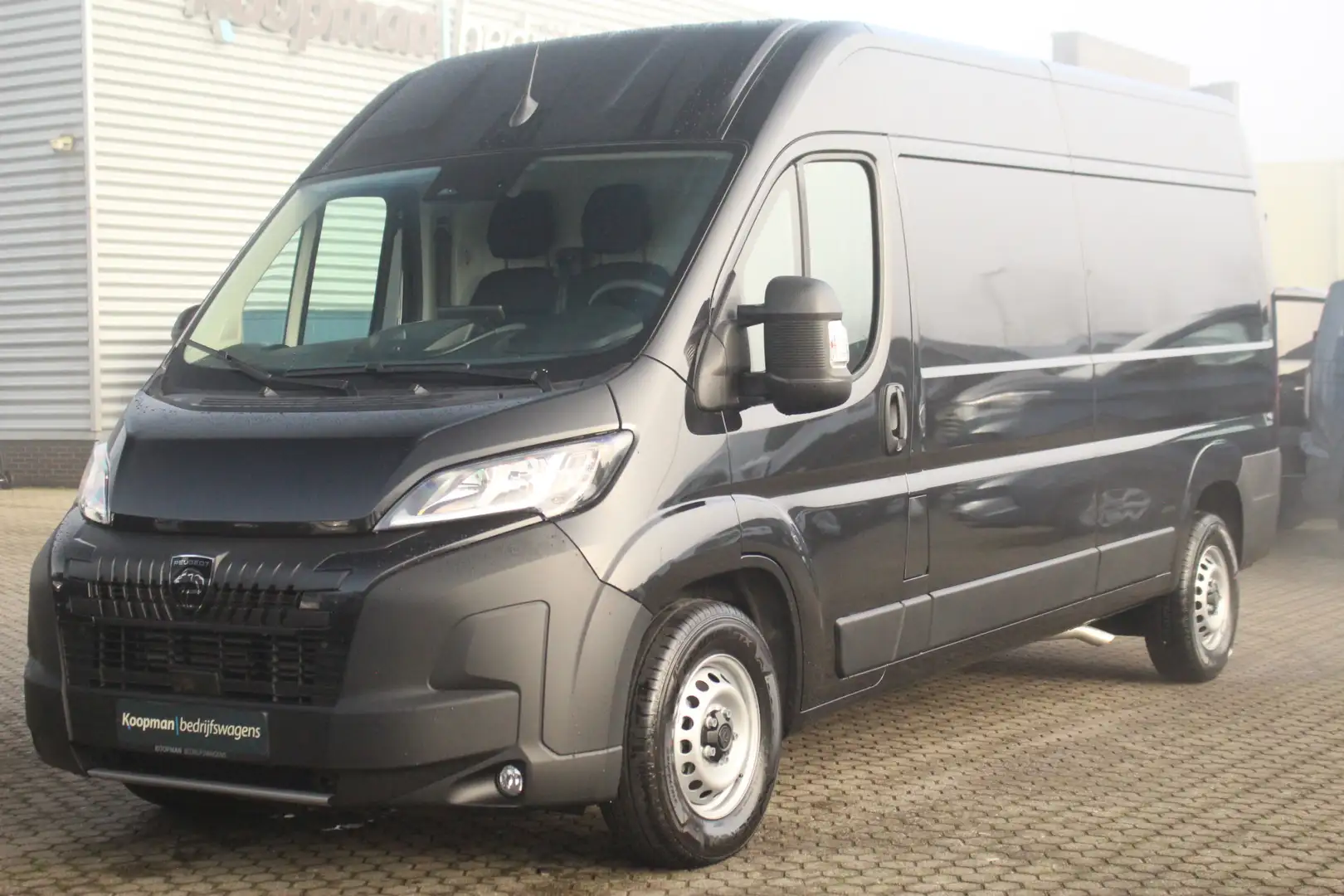 Peugeot Boxer 2.2BlueHDi 180pk S&S L3H2 3.5t | Automaat | Carpla Zwart - 2