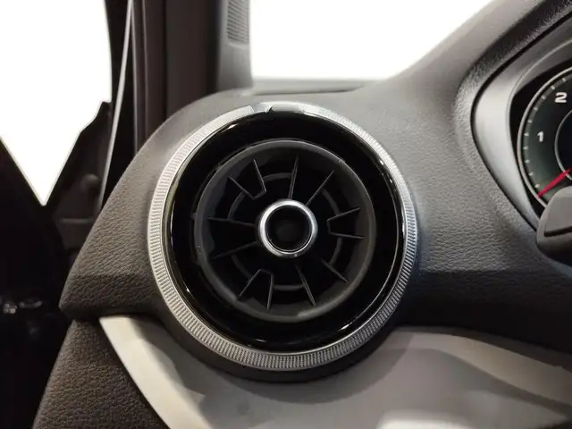 Audi Q2 view 11