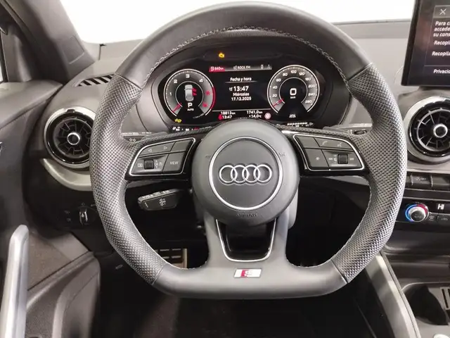 Audi Q2 view 13