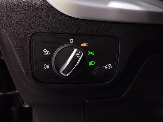 Audi Q2 view 16