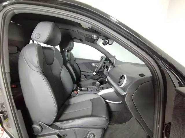 Audi Q2 view 9