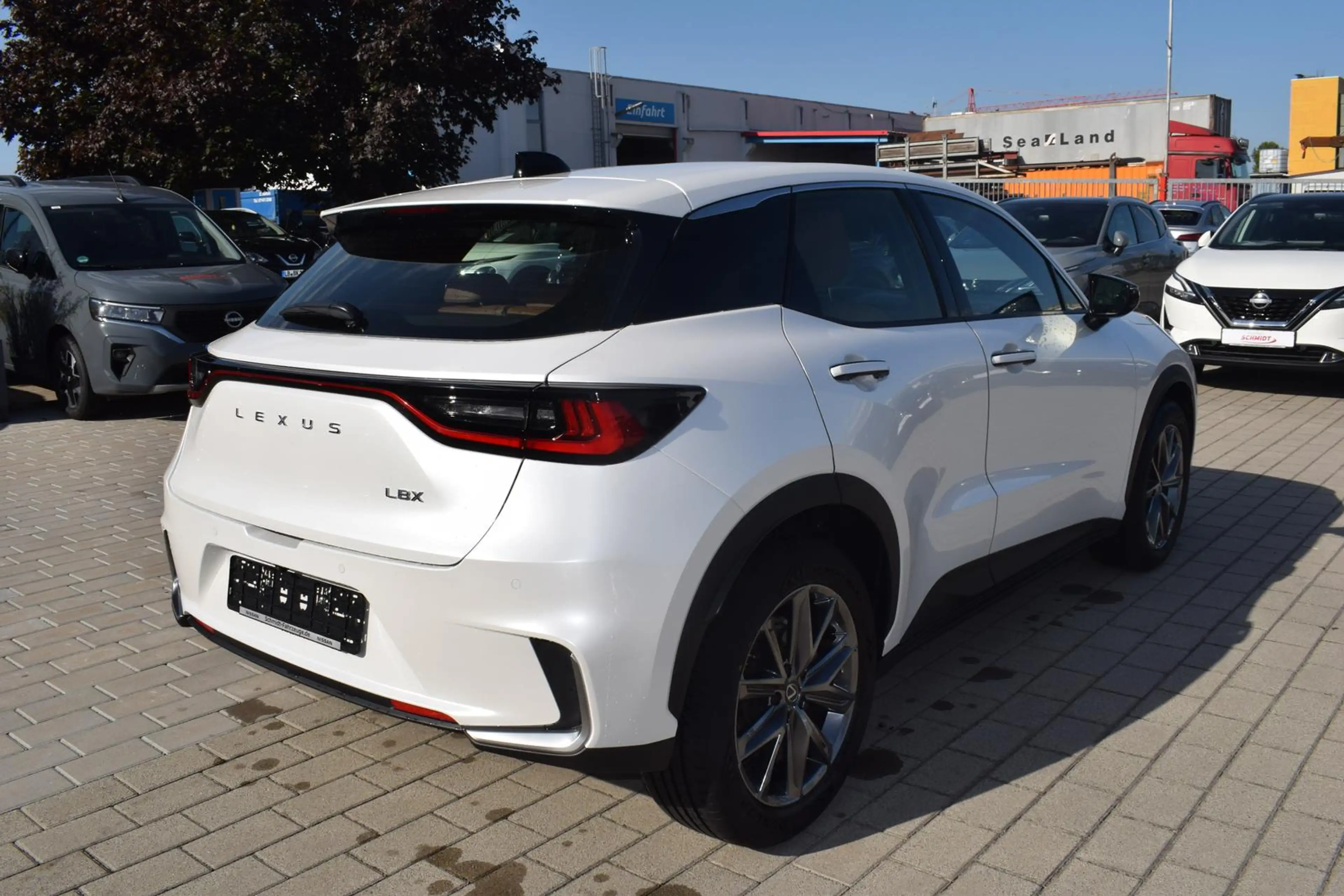 Lexus LBX FWD Relax — photo 6