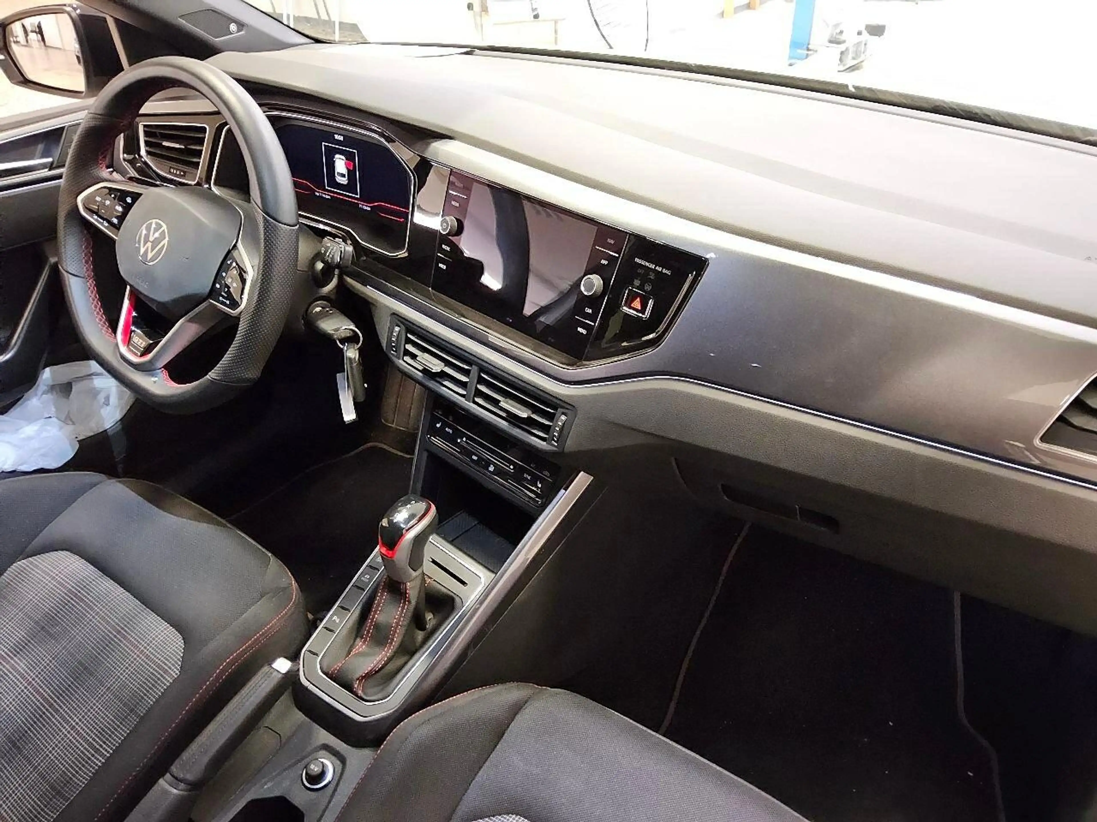 Volkswagen Polo GTI CarPlay beats Matrix LED R-Kam. SHZ ACC — photo 6