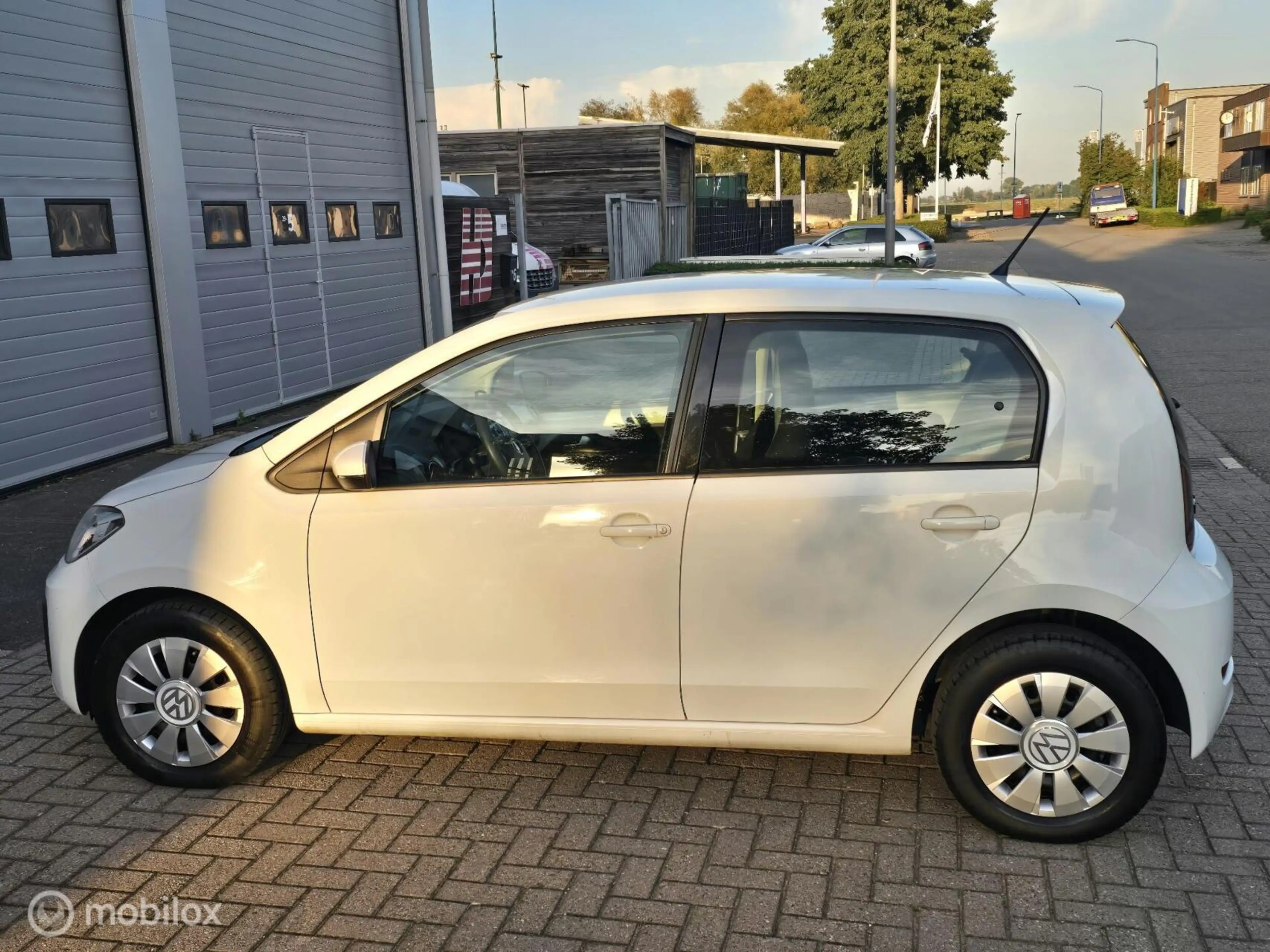 Volkswagen up! 1.0 BMT high up! — photo 8
