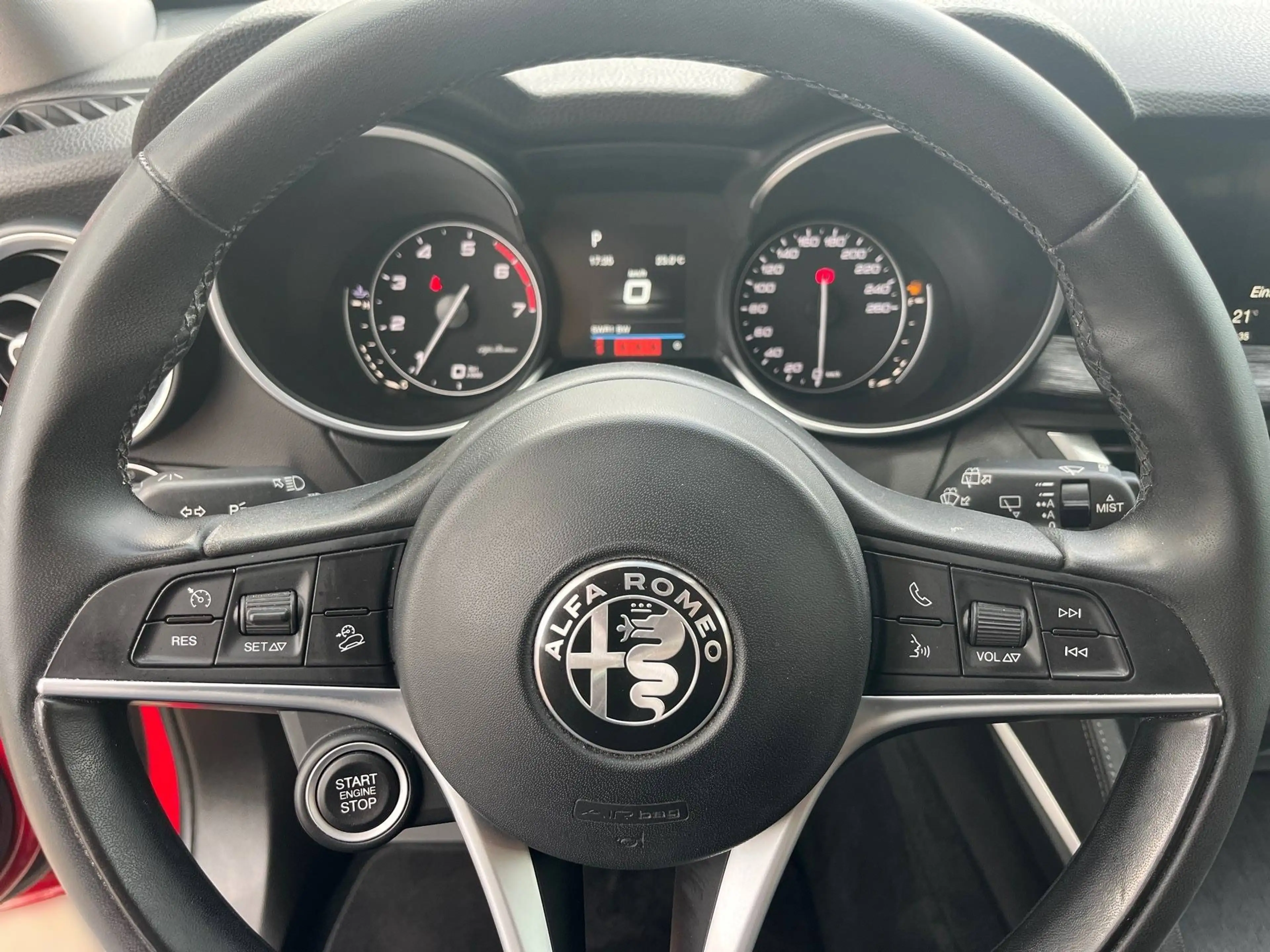 Alfa Romeo Stelvio Q4 MY19 2.0 Turbo — photo 8