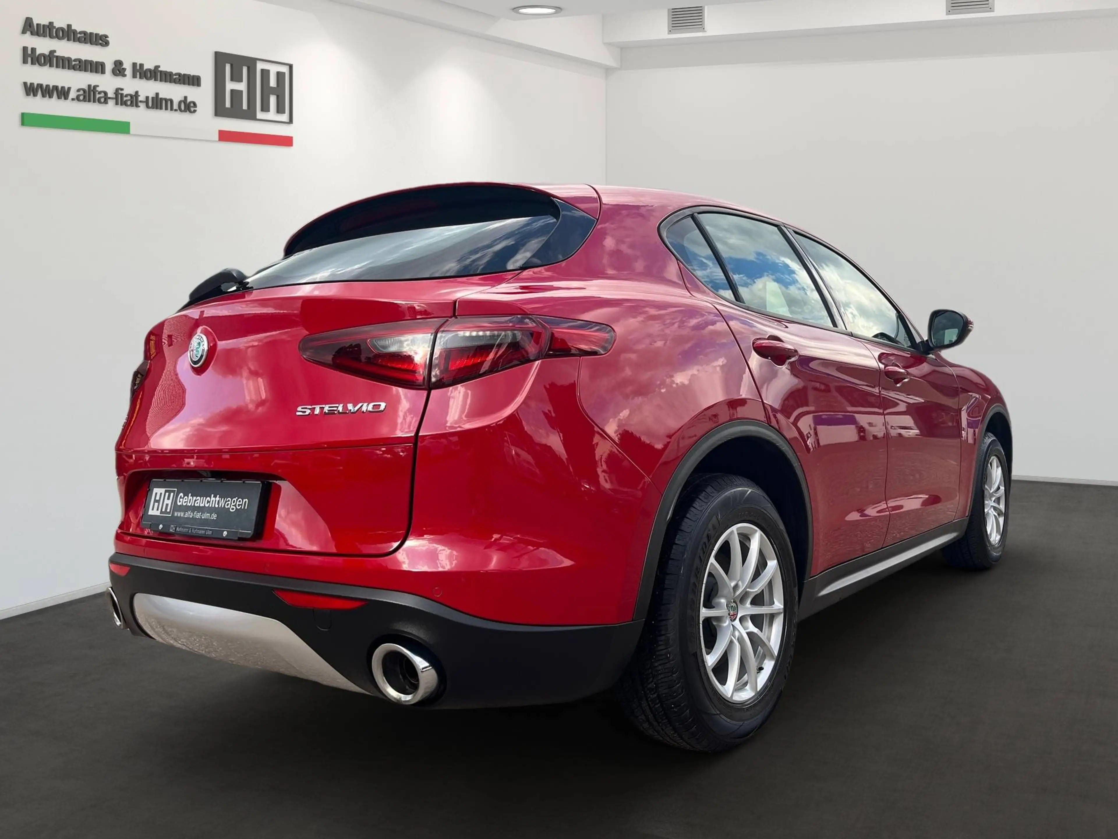 Alfa Romeo Stelvio Q4 MY19 2.0 Turbo — photo 3