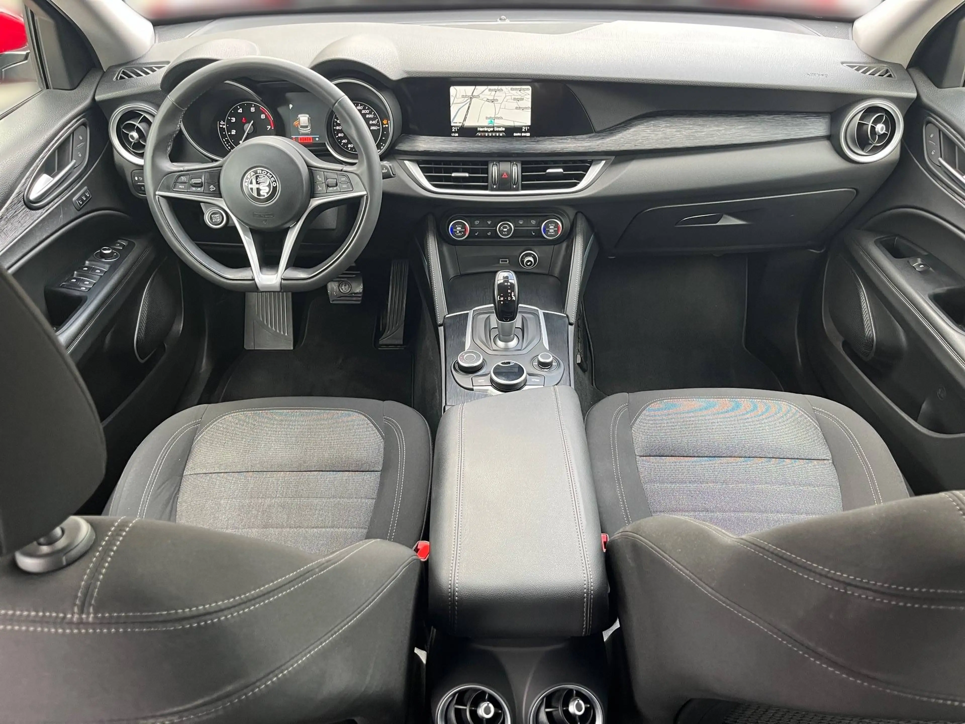 Alfa Romeo Stelvio Q4 MY19 2.0 Turbo — photo 10