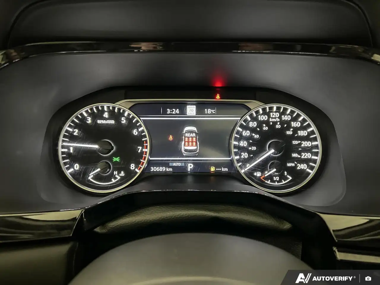 Nissan Pathfinder снимка Nissan Pathfinder