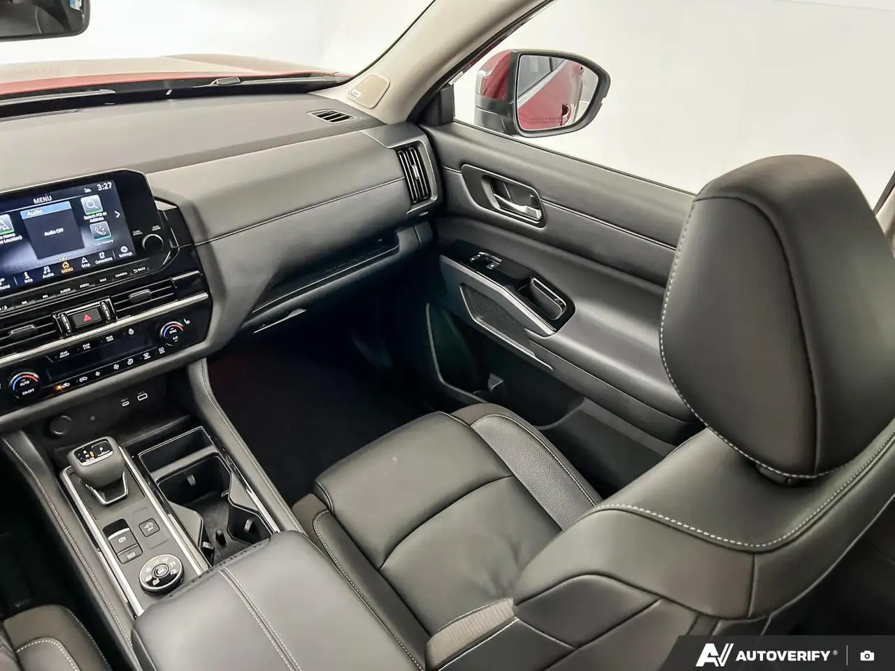Nissan Pathfinder снимка Nissan Pathfinder