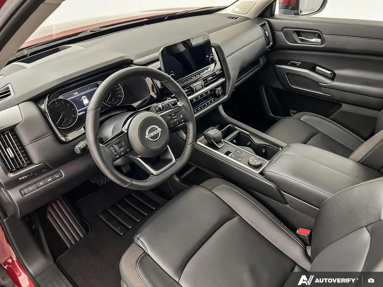 Nissan Pathfinder снимка Nissan Pathfinder