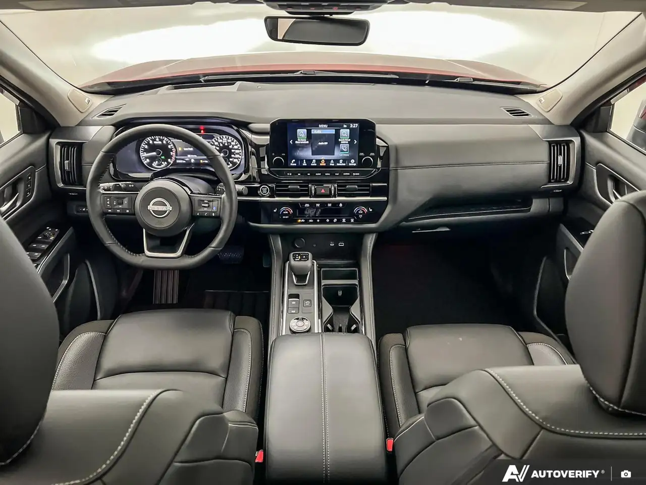 Nissan Pathfinder снимка Nissan Pathfinder