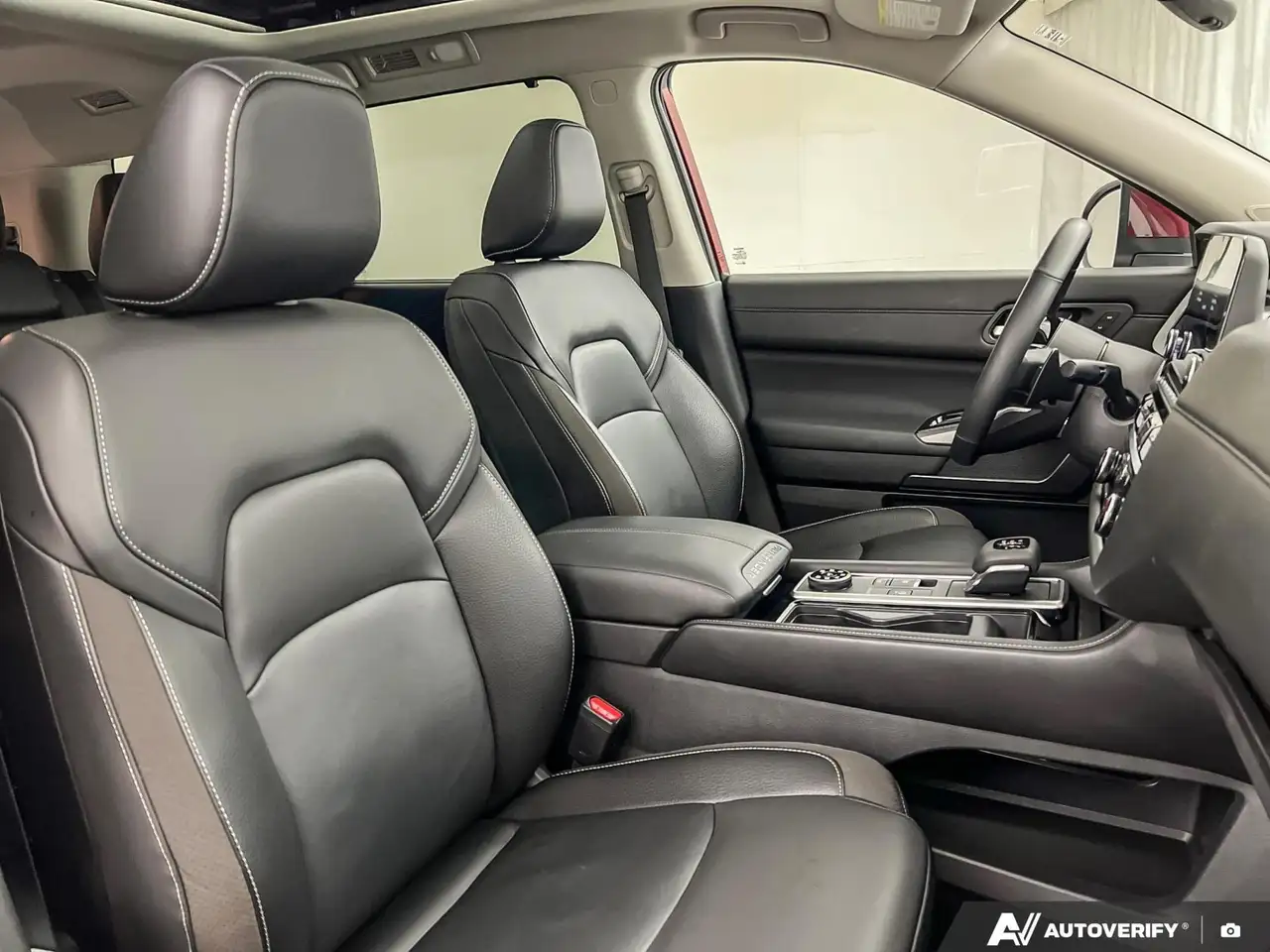 Nissan Pathfinder снимка Nissan Pathfinder