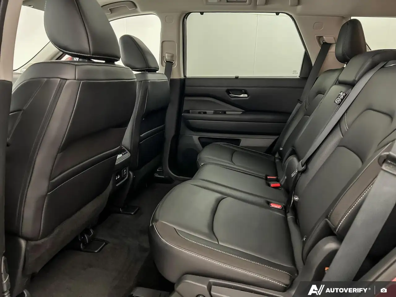 Nissan Pathfinder снимка Nissan Pathfinder