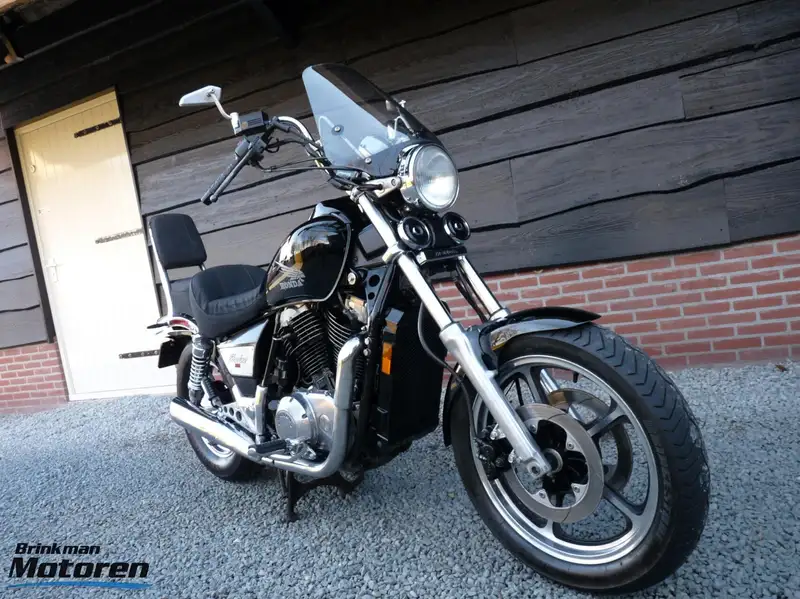 Honda VT 1100 - foto 2