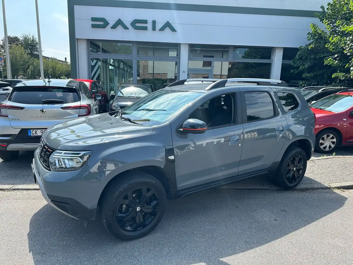 Dacia Duster 1.0 TCe GPL 100 CV 4x2 Extreme Grigio - 1