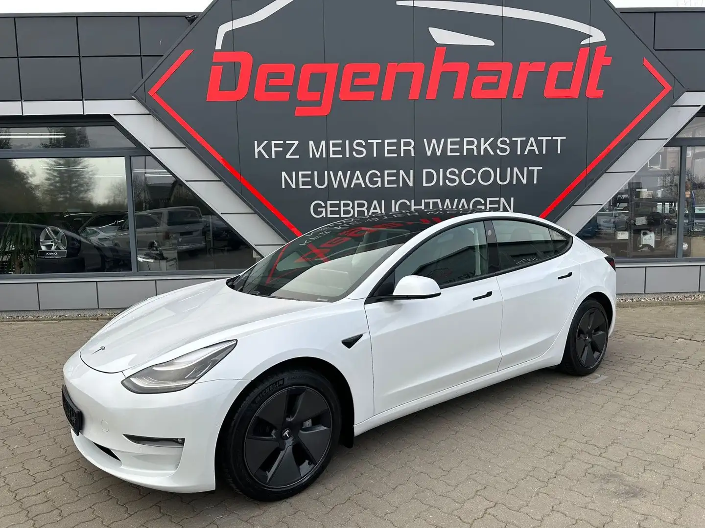 Tesla Model 3 Long Range Dual AWD Facelift Wärmepumpe Weiß - 1