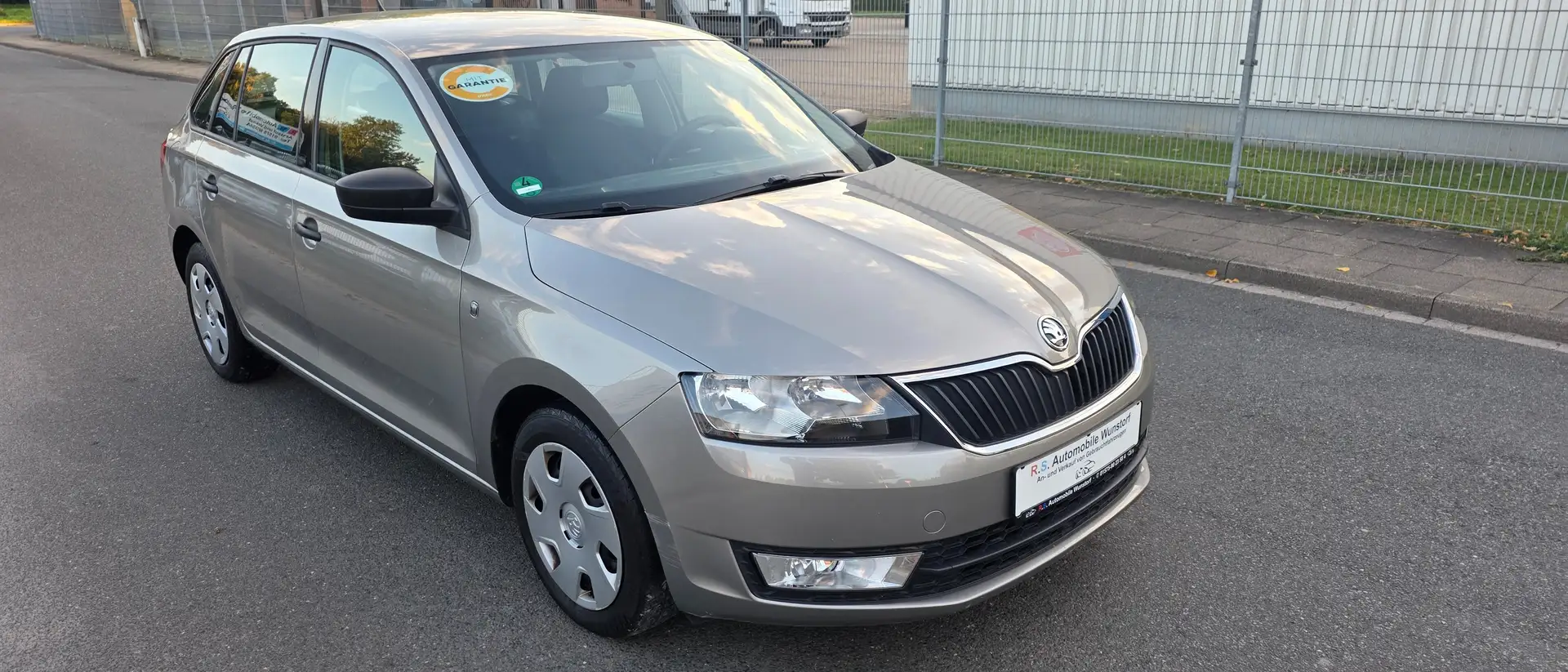 Skoda Rapid/Spaceback Cool Edition Bronze - 2