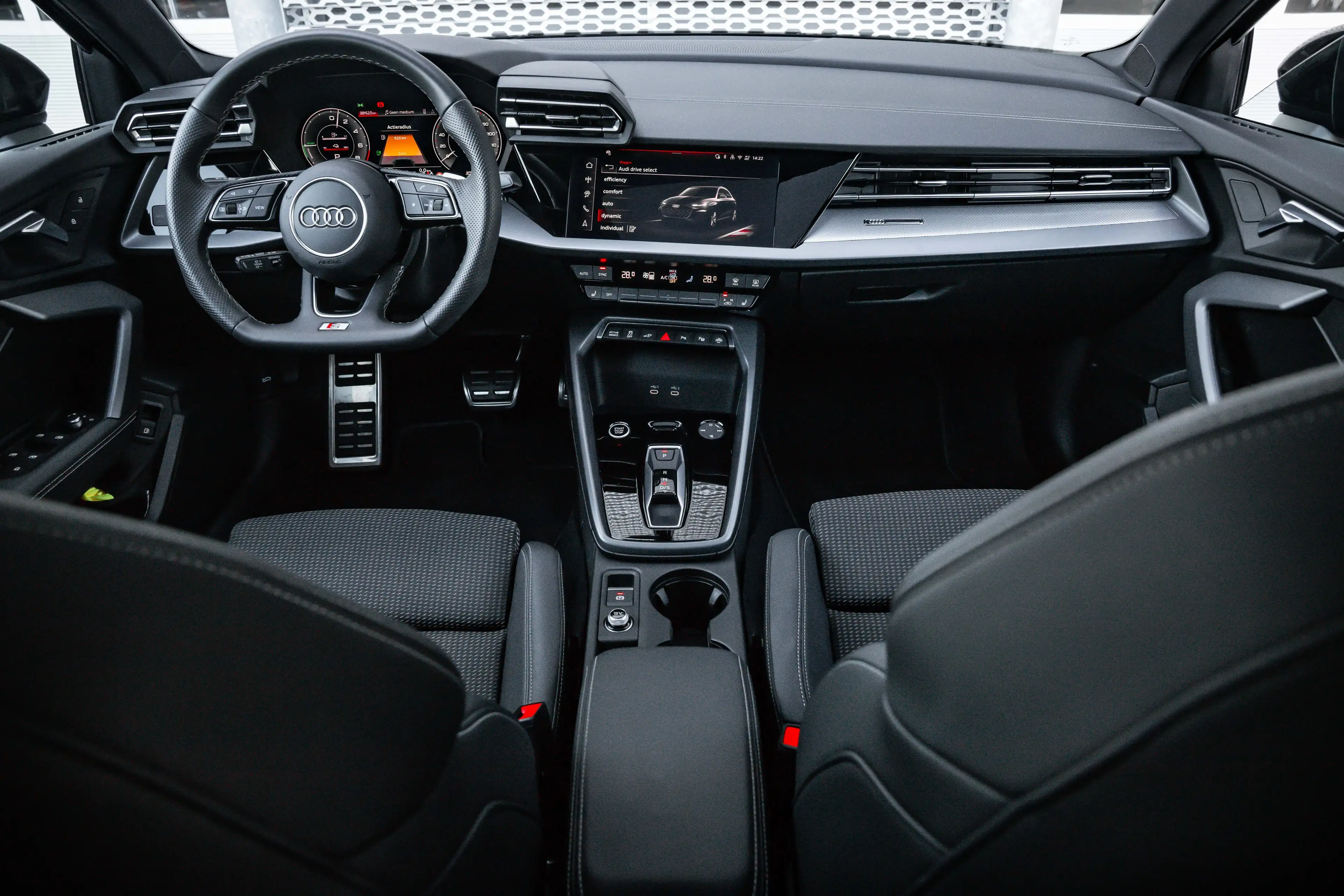 Audi A3 Sportback 45 TFSI e S edition Competition | Panora — photo 9
