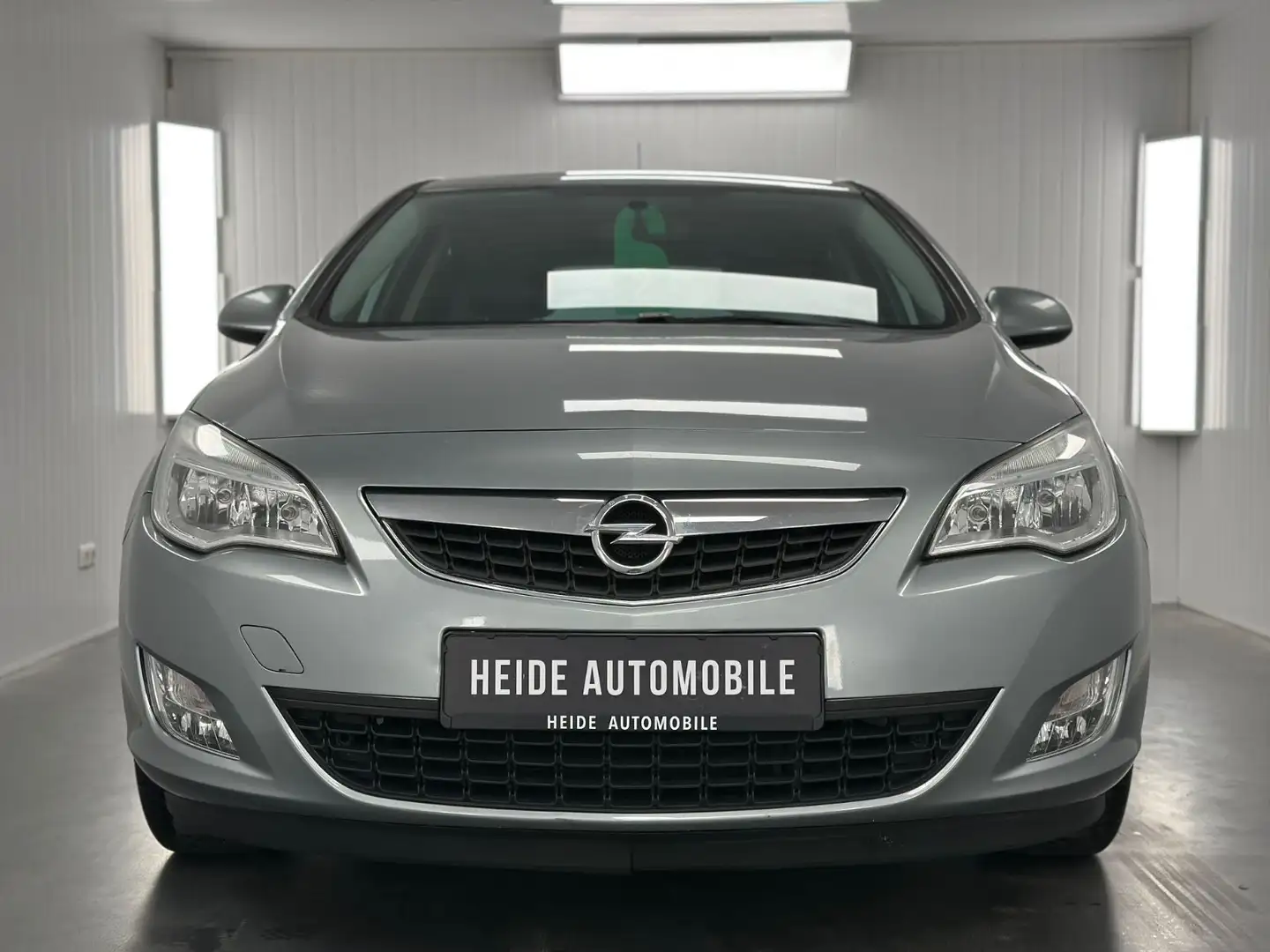 Opel Astra J Lim. Design Edition Ahk Klima Alles neu Silber - 2