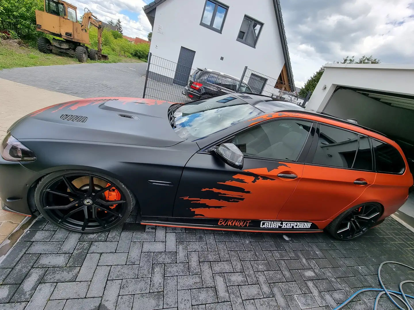 BMW M550 Arancione - 1