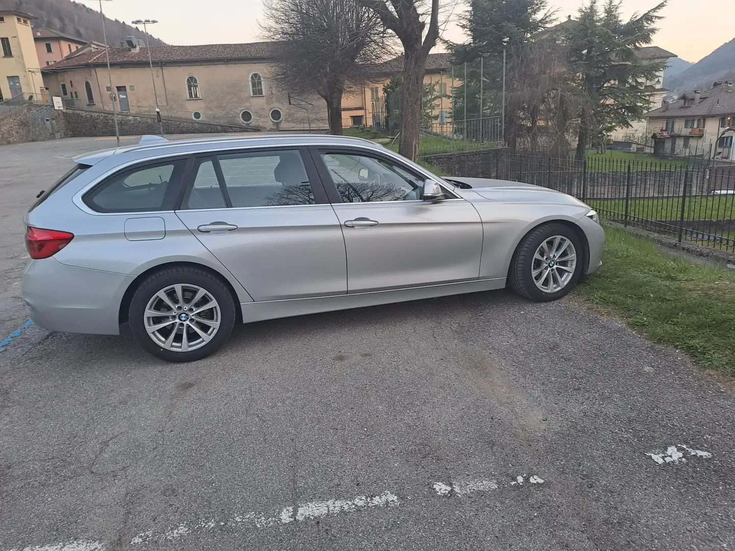 BMW 318 318d Touring Business Advantage auto - 2