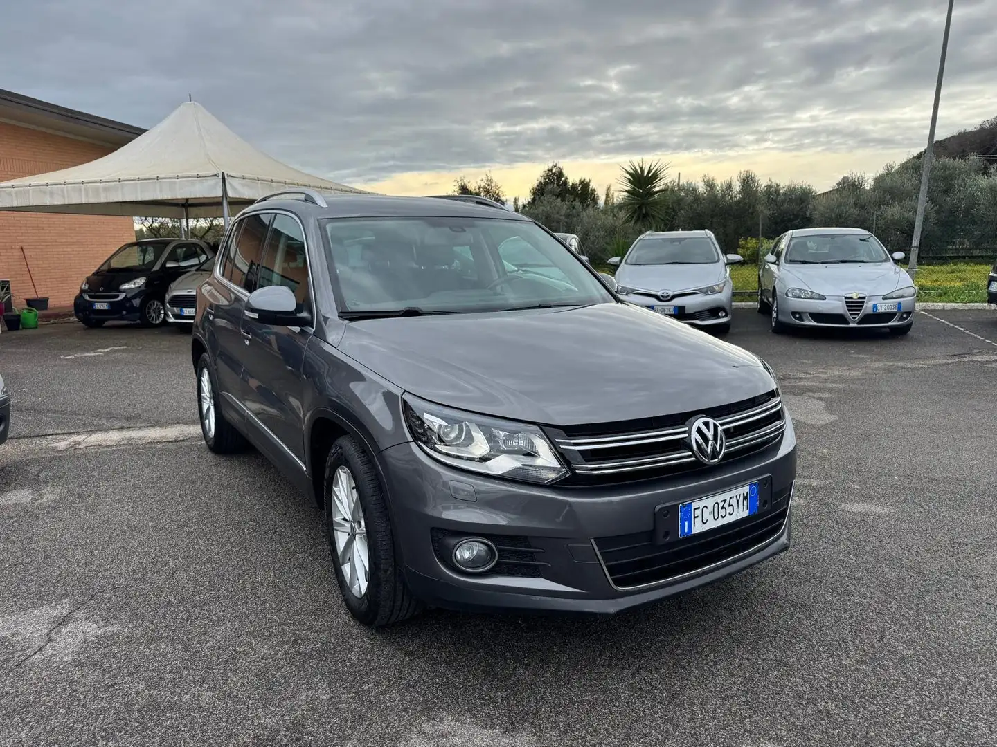 Volkswagen Tiguan TIGUAN 2.0 TDI 110CV SPORT BLUEMOTION TECNOLOGY Grigio - 2