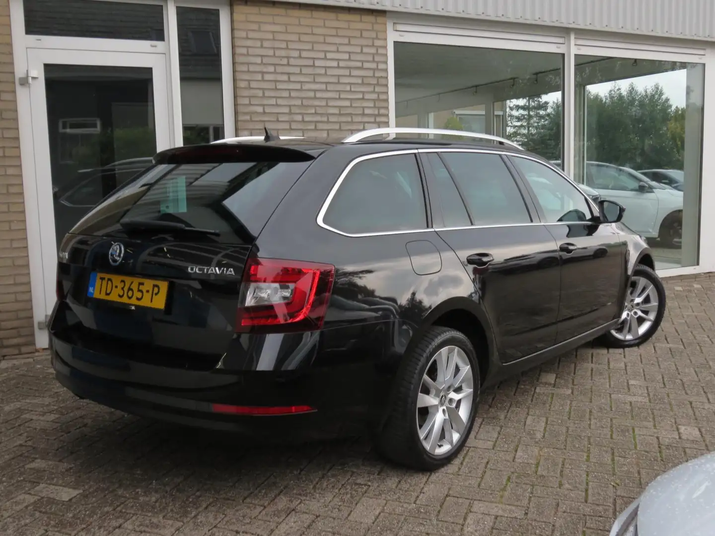 Skoda Octavia Combi 1.4 TSI Clever Edition Car-Play|DAB+|Navi|Cr Zwart - 2