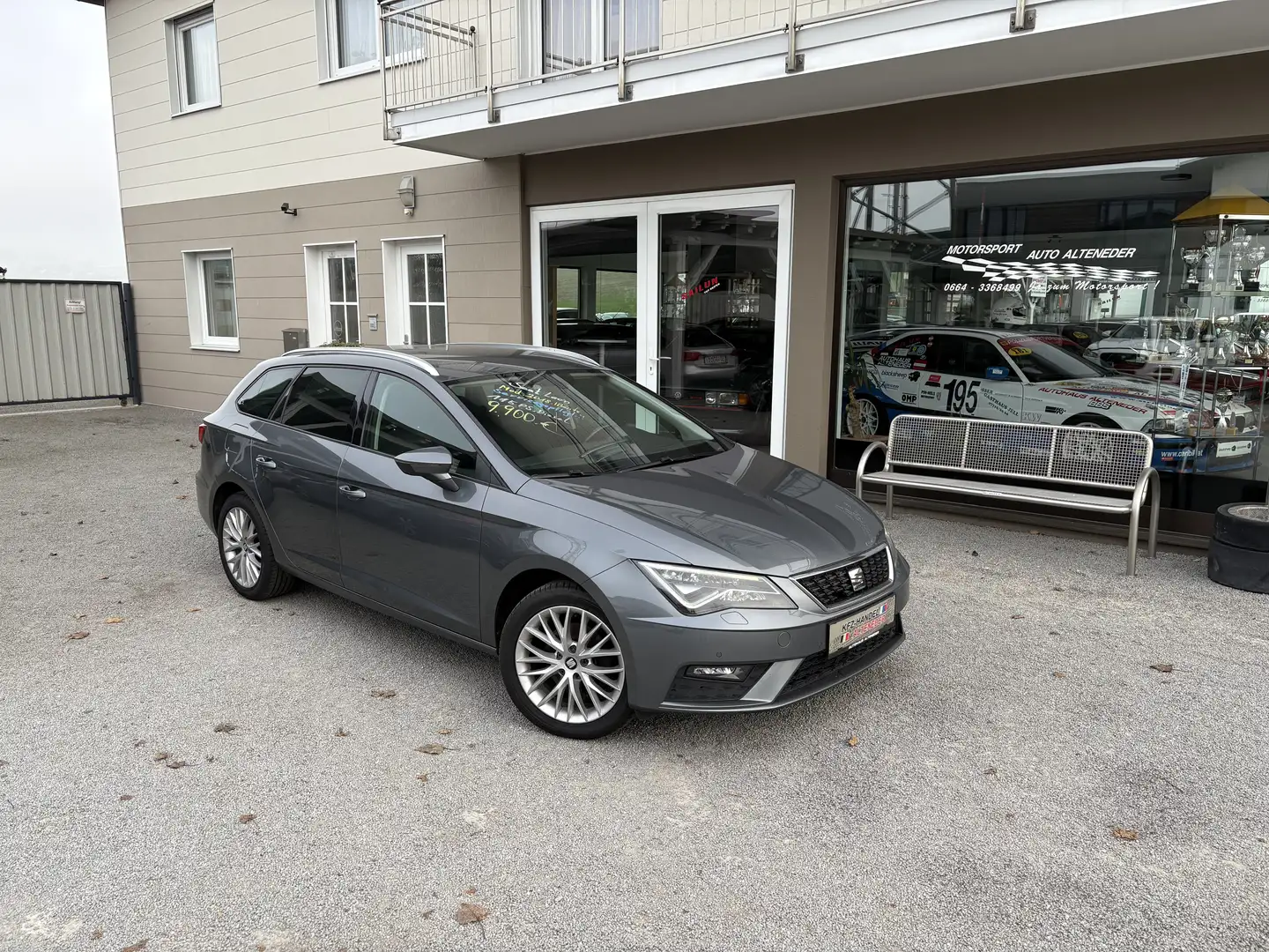SEAT Leon ST Style 1,6 TDI *ZR NEU*CARPLAY*LED*AHK*TEMP* Grau - 1