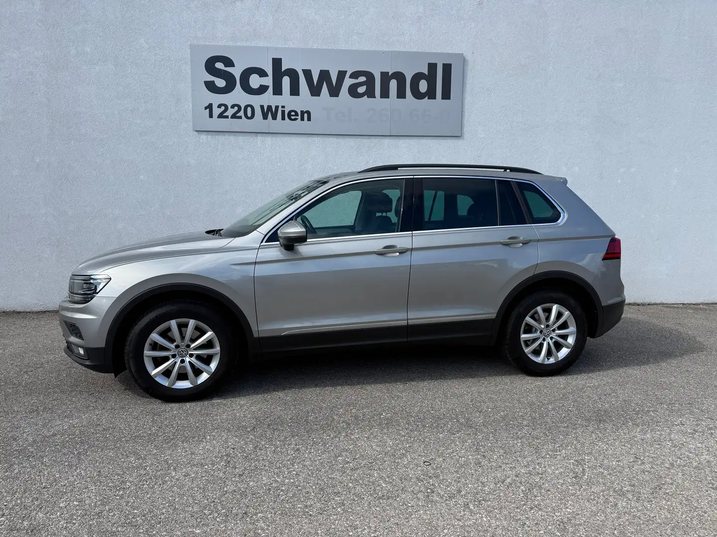 Volkswagen Tiguan Sky TSI ACT DSG Silber - 1