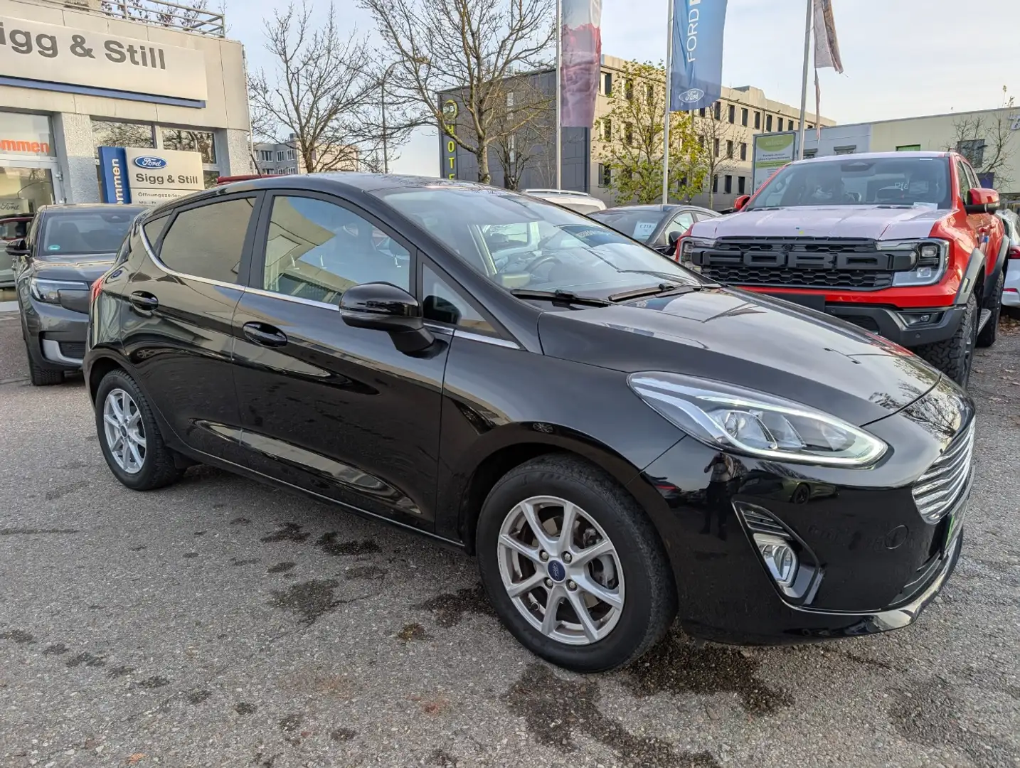 Ford Fiesta 1.1 Titanium NAV*SHZ*SPUR*PDC*KLIMAAUT*TEMP Schwarz - 2