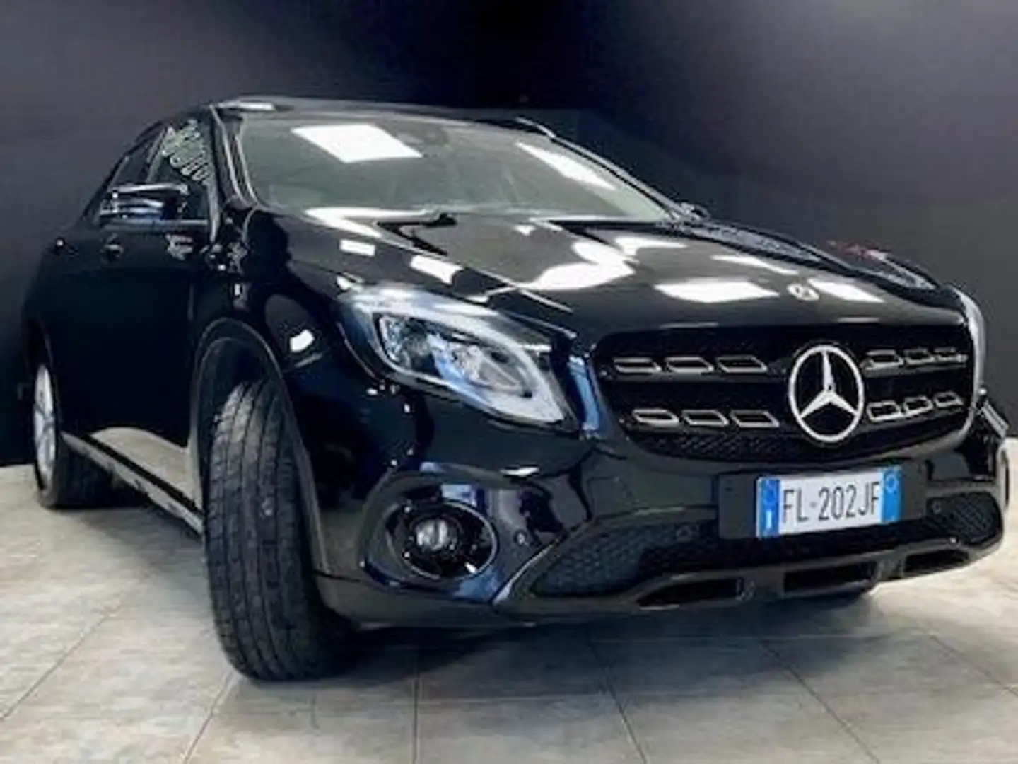 Mercedes-Benz GLA 200 GLA-X156 2017 d Sport auto Nero - 2