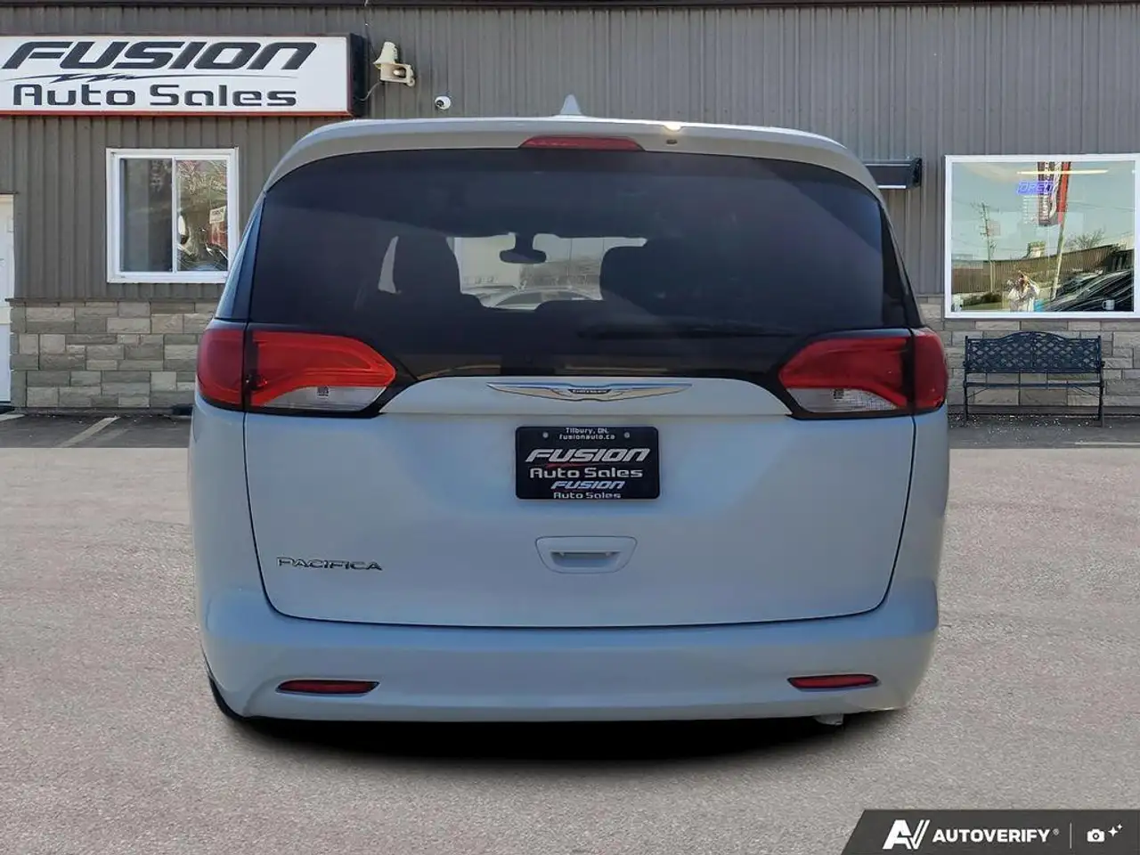 Chrysler Pacifica photo Chrysler Pacifica