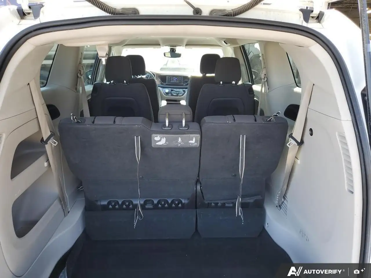 Chrysler Pacifica photo Chrysler Pacifica