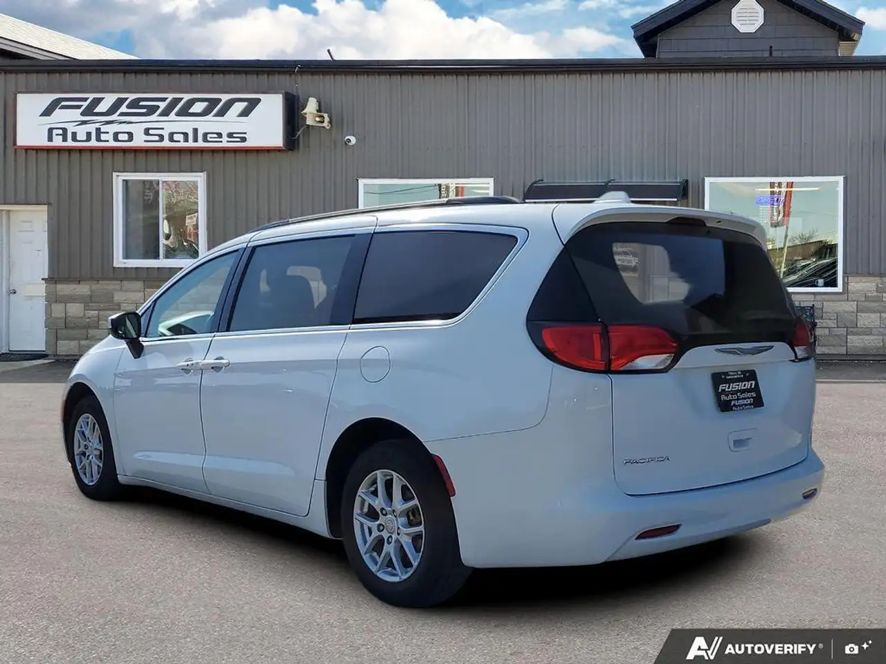 Chrysler Pacifica photo Chrysler Pacifica