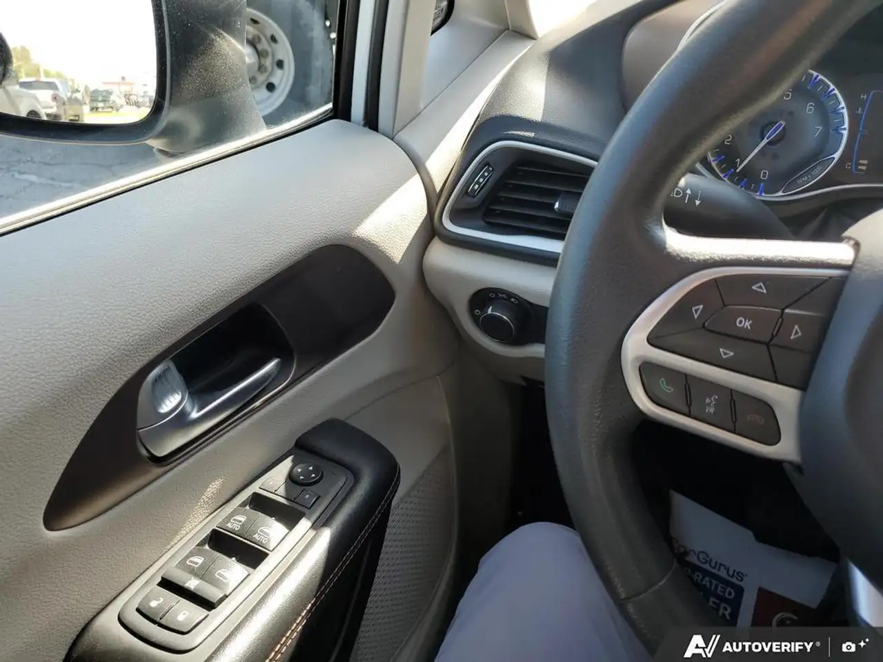 Chrysler Pacifica photo Chrysler Pacifica