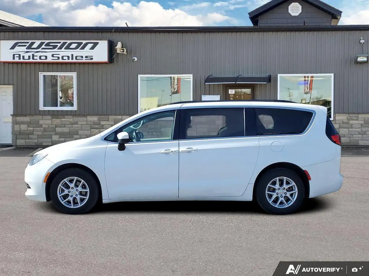Chrysler Pacifica photo Chrysler Pacifica