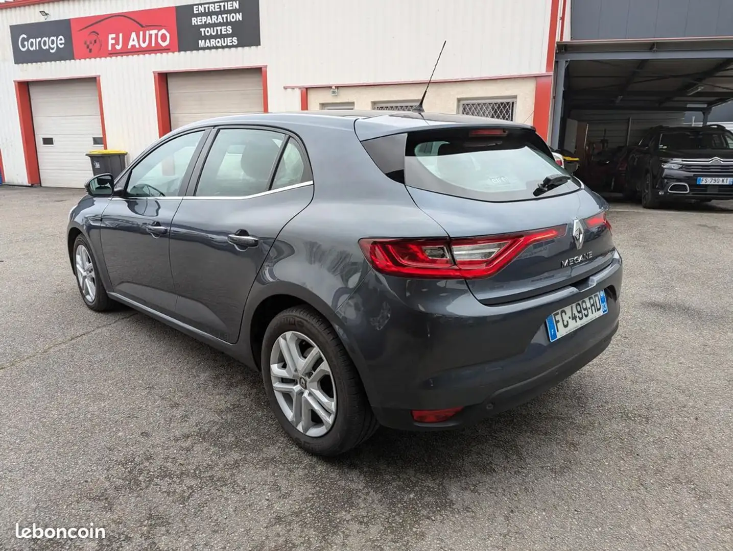 Renault Megane 1.5 dCi 110ch energy Business EDC Gris - 2