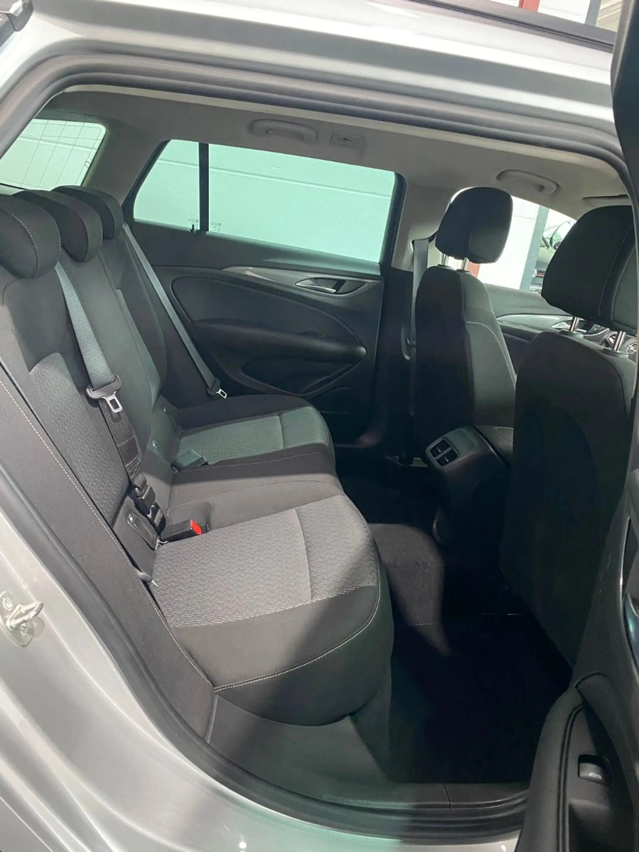 Opel Insignia B 2.0 CDTI Aut. Sports Tourer Edition — photo 14